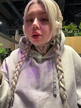 Snapshot of Chiibi chatting on February 2026 10:01:01 AM Chiibi online show from February 2026 10:01:01 AM