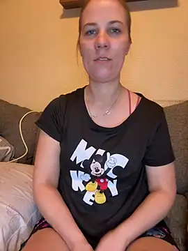 Snapshot of VanesaSeduce chatting on February 2026 04:33:01 PM VanesaSeduce online show from February 2026 04:33:01 PM