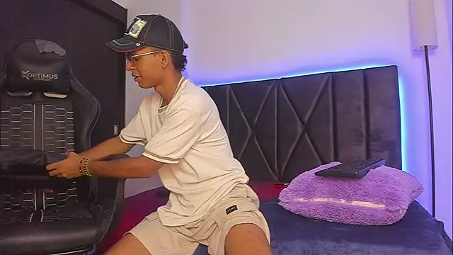 Snapshot of StellayDrake chatting on February 2026 03:27:02 PM StellayDrake online show from February 2026 03:27:02 PM