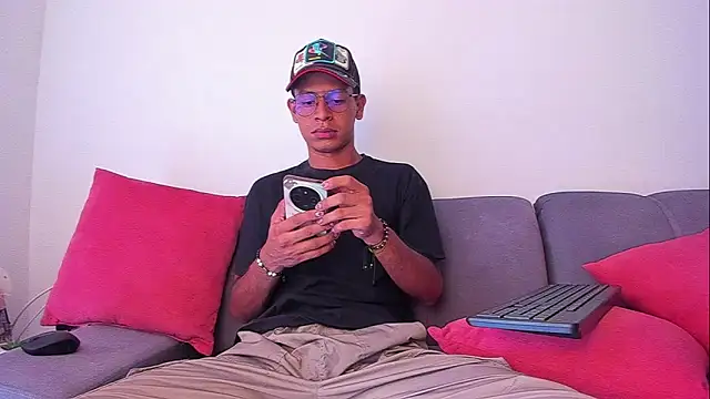 Snapshot of StellayDrake chatting on February 2026 03:27:01 PM StellayDrake online show from February 2026 03:27:01 PM