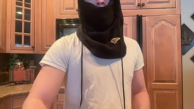 Snapshot of Grammer100 chatting on February 2026 09:35:01 PM Grammer100 online show from February 2026 09:35:01 PM