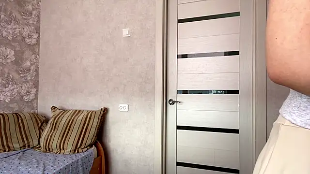 Snapshot of Shanika_wey chatting on February 2026 09:21:02 AM Shanika wey online show from February 2026 09:21:02 AM