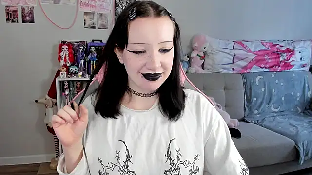 Snapshot of MollysLand chatting on April 2026 11:02:01 AM MollysLand online show from April 2026 11:02:01 AM