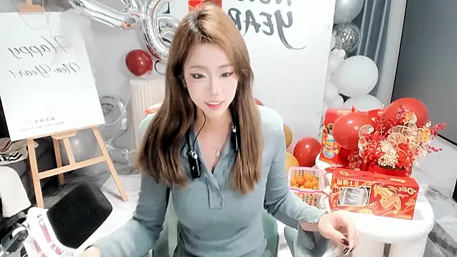 Snapshot of hotgirl0111 chatting on February 2026 02:04:02 PM hotgirl0111 online show from February 2026 02:04:02 PM