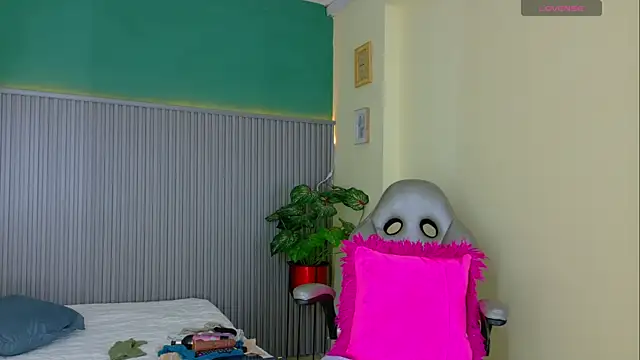 Snapshot of miss_monserrate01 chatting on June 2026 02:04:02 PM miss monserrate01 online show from June 2026 02:04:02 PM