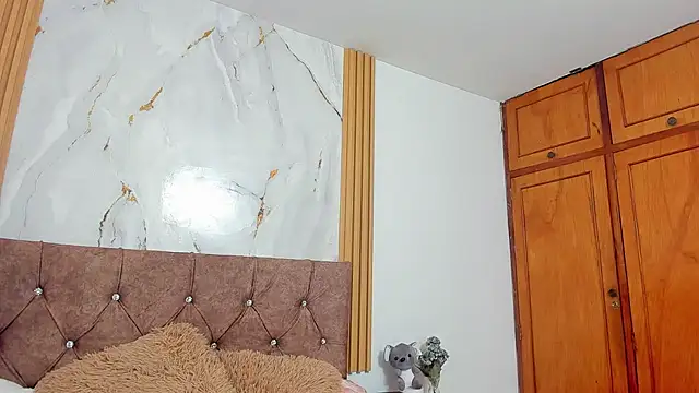 Candyfox2606 online show from March 2026 06:01:01 PM