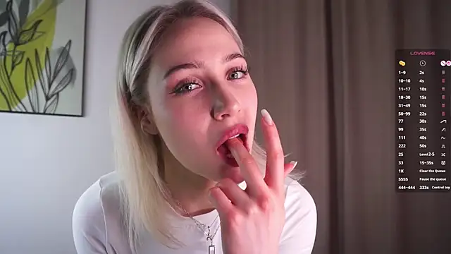 Snapshot of Nianelo chatting on February 2026 01:08:02 PM Nianelo online show from February 2026 01:08:02 PM