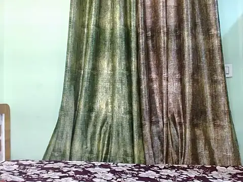 Snapshot of LIZNA_0 chatting on April 2026 02:53:02 AM LIZNA 0 online show from April 2026 02:53:02 AM