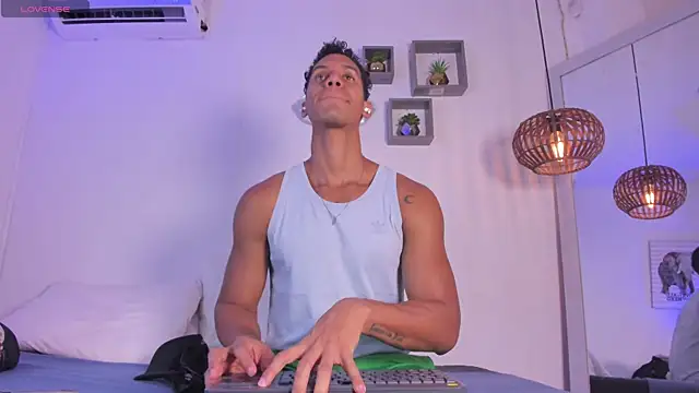 Snapshot of Royland_Vega chatting on March 2026 11:38:01 AM Royland Vega online show from March 2026 11:38:01 AM