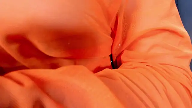 MiaWolton online show from April 2026 07:18:02 PM