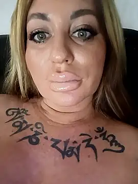 Snapshot of MiaMooly chatting on January 2026 05:48:01 PM MiaMooly online show from January 2026 05:48:01 PM