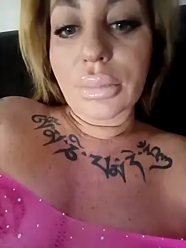 Snapshot of MiaMooly chatting on February 2026 07:17:02 PM MiaMooly online show from February 2026 07:17:02 PM