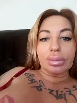 Snapshot of MiaMooly chatting on February 2026 12:32:02 PM MiaMooly online show from February 2026 12:32:02 PM