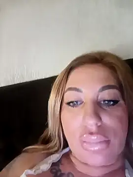 Snapshot of MiaMooly chatting on February 2026 07:09:02 PM MiaMooly online show from February 2026 07:09:02 PM