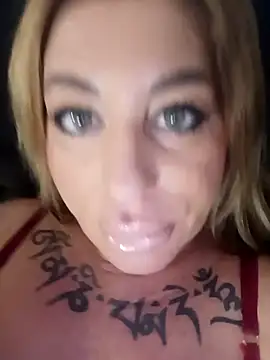 Snapshot of MiaMooly chatting on February 2026 02:57:01 PM MiaMooly online show from February 2026 02:57:01 PM