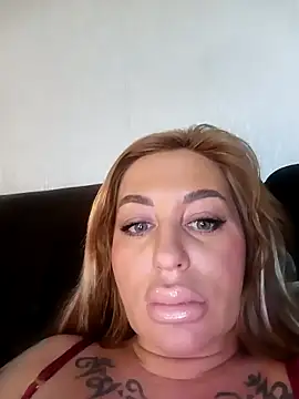 Snapshot of MiaMooly chatting on February 2026 02:15:01 PM MiaMooly online show from February 2026 02:15:01 PM