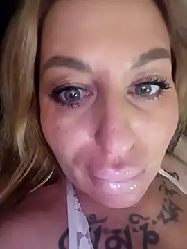 Snapshot of MiaMooly chatting on February 2026 06:39:02 PM MiaMooly online show from February 2026 06:39:02 PM