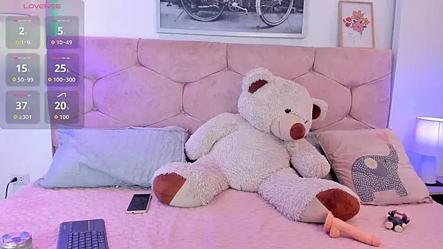 Snapshot of Celeste_wang chatting on April 2026 12:23:01 PM Celeste wang online show from April 2026 12:23:01 PM