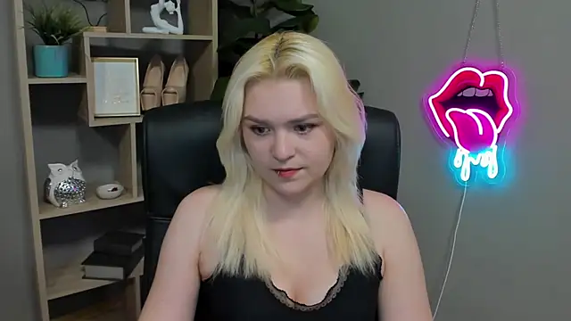 SweetLilyxo online show from March 2026 06:25:01 AM