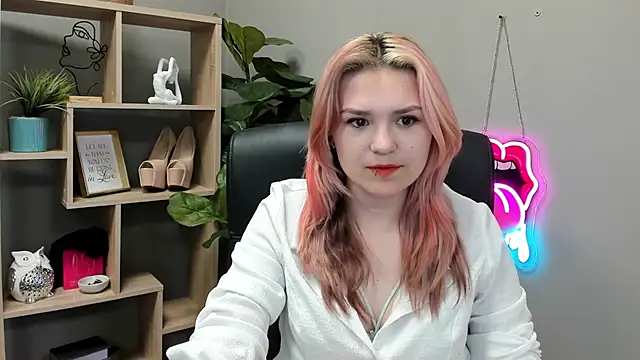 Snapshot of SweetLilyxo chatting on July 2026 06:31:01 AM SweetLilyxo online show from July 2026 06:31:01 AM