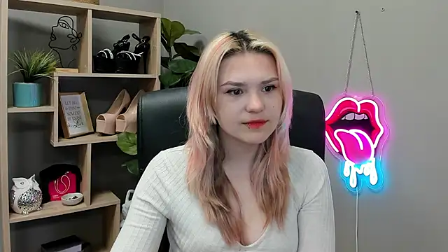 Snapshot of SweetLilyxo chatting on July 2026 06:40:02 AM SweetLilyxo online show from July 2026 06:40:02 AM