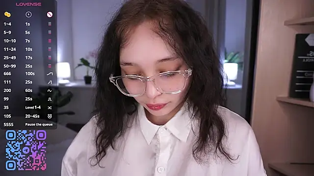 HannaHayles online show from April 2026 05:02:01 PM