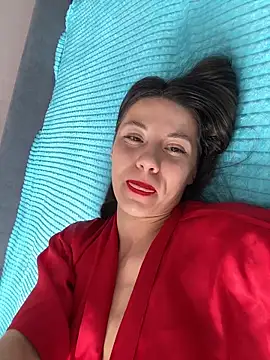 Snapshot of OnlyLeiLa chatting on April 2026 08:39:03 AM OnlyLeiLa online show from April 2026 08:39:03 AM
