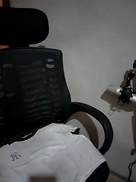 Snapshot of aki_zz69 chatting on February 2026 12:48:02 AM aki zz69 online show from February 2026 12:48:02 AM