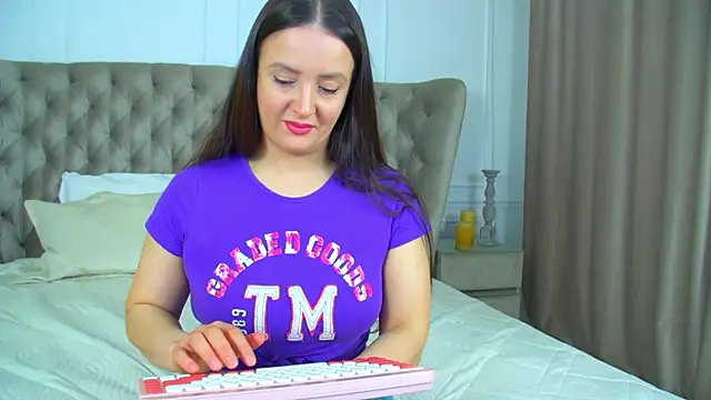 ElinaBellucci online show from April 2026 04:21:01 AM