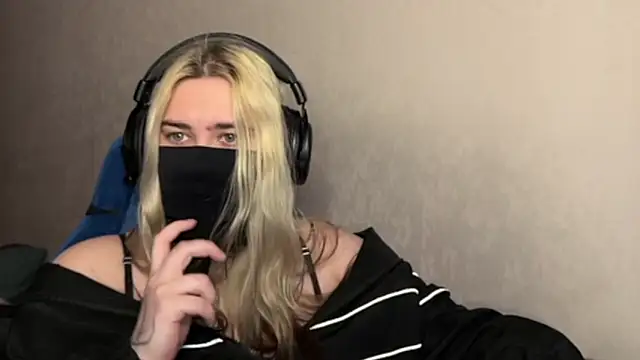 Snapshot of UnaXyling chatting on February 2026 12:53:02 AM UnaXyling online show from February 2026 12:53:02 AM