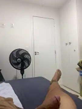 Snapshot of Russo18cm chatting on February 2026 04:52:02 AM Russo18cm online show from February 2026 04:52:02 AM