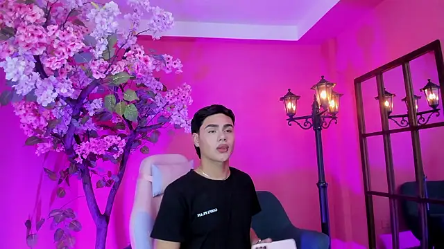 Snapshot of FemNoa chatting on February 2026 12:08:01 PM FemNoa online show from February 2026 12:08:01 PM