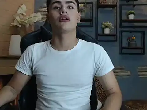 Snapshot of FemNoa chatting on February 2026 05:41:01 PM FemNoa online show from February 2026 05:41:01 PM