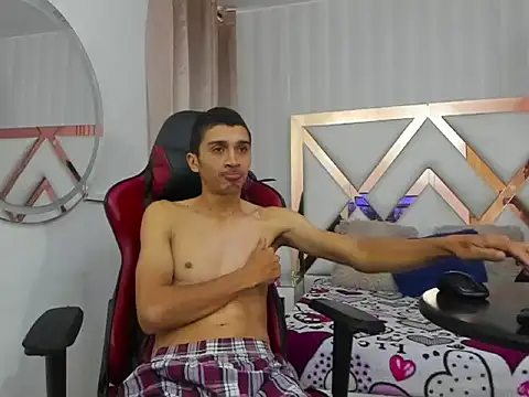 Snapshot of MiaANDrony chatting on February 2026 12:41:02 PM MiaANDrony online show from February 2026 12:41:02 PM