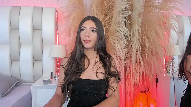 Snapshot of Sophi_rae chatting on July 2026 07:28:02 PM Sophi rae online show from July 2026 07:28:02 PM