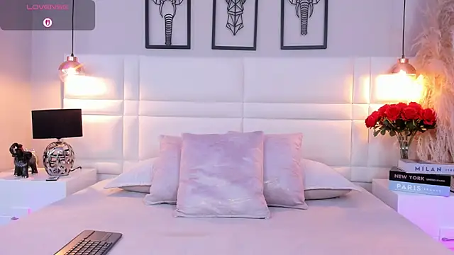 Snapshot of RaquelHyde_ chatting on February 2026 12:41:01 PM RaquelHyde online show from February 2026 12:41:01 PM