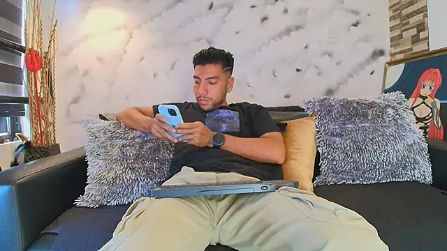 Max Hornye online show from April 2026 06:45:01 PM