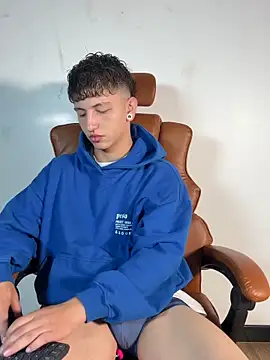 ARON LUXX online show from March 2026 03:12:01 PM