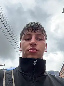 ARON LUXX online show from May 2026 04:26:02 PM