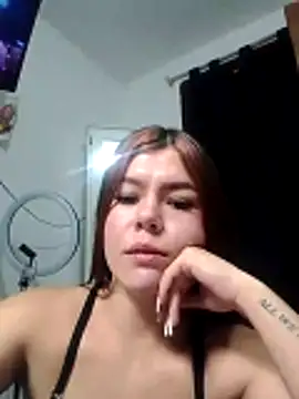 EmiNavarro online show from June 2026 06:27:01 PM