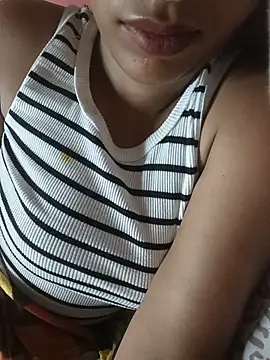 komalsharma99 online show from May 2026 09:33:01 PM