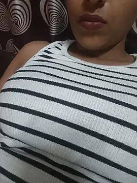 komalsharma99 online show from June 2026 05:18:02 PM