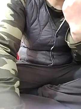 LiilyZi online show from March 2026 01:32:02 AM