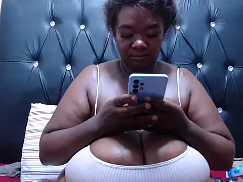 Snapshot of MissConniexxx chatting on February 2026 02:04:01 AM MissConniexxx online show from February 2026 02:04:01 AM