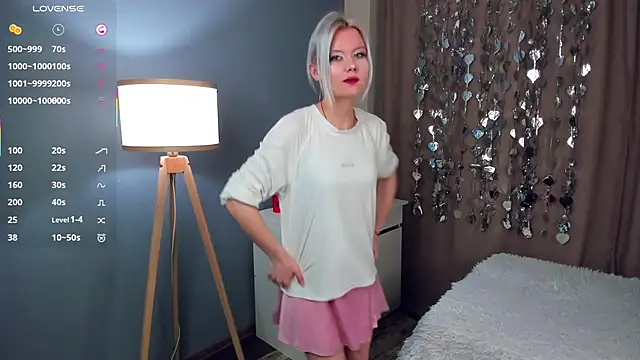 Snapshot of GoldenLenarz chatting on February 2026 11:11:01 AM GoldenLenarz online show from February 2026 11:11:01 AM