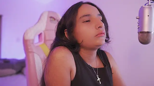  emily jonexs online show from March 2026 09:53:02 PM