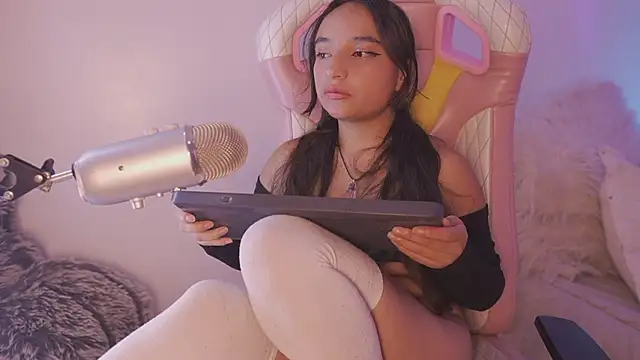  emily jonexs online show from June 2026 02:24:02 AM