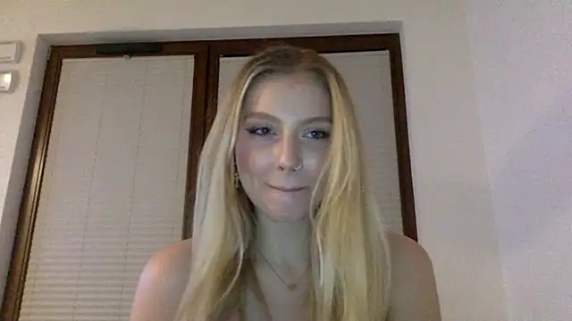 Snapshot of MayaWetDream chatting on March 2026 09:10:01 PM MayaWetDream online show from March 2026 09:10:01 PM