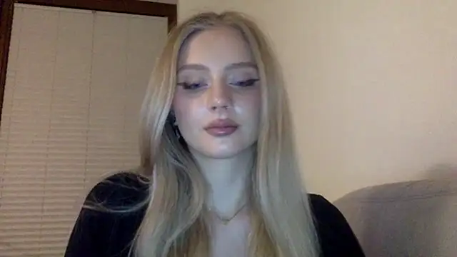 Snapshot of MayaWetDream chatting on March 2026 07:19:01 PM MayaWetDream online show from March 2026 07:19:01 PM