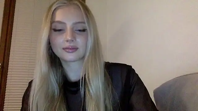 Snapshot of MayaWetDream chatting on March 2026 08:59:01 PM MayaWetDream online show from March 2026 08:59:01 PM